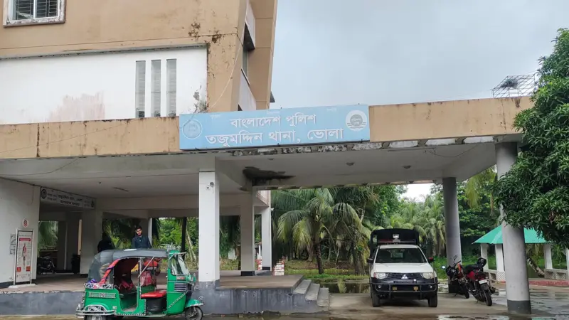 ভোলায় স্বামীকে আটকে রেখে স্ত্রীকে সংঘবদ্ধ ধর্ষণের অভিযোগ, শ্রমিক দল নেতা বহিষ্কার